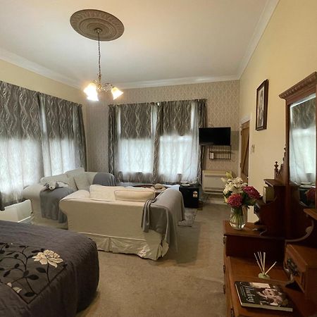 Victoria House Hotel Джералдин Екстериор снимка
