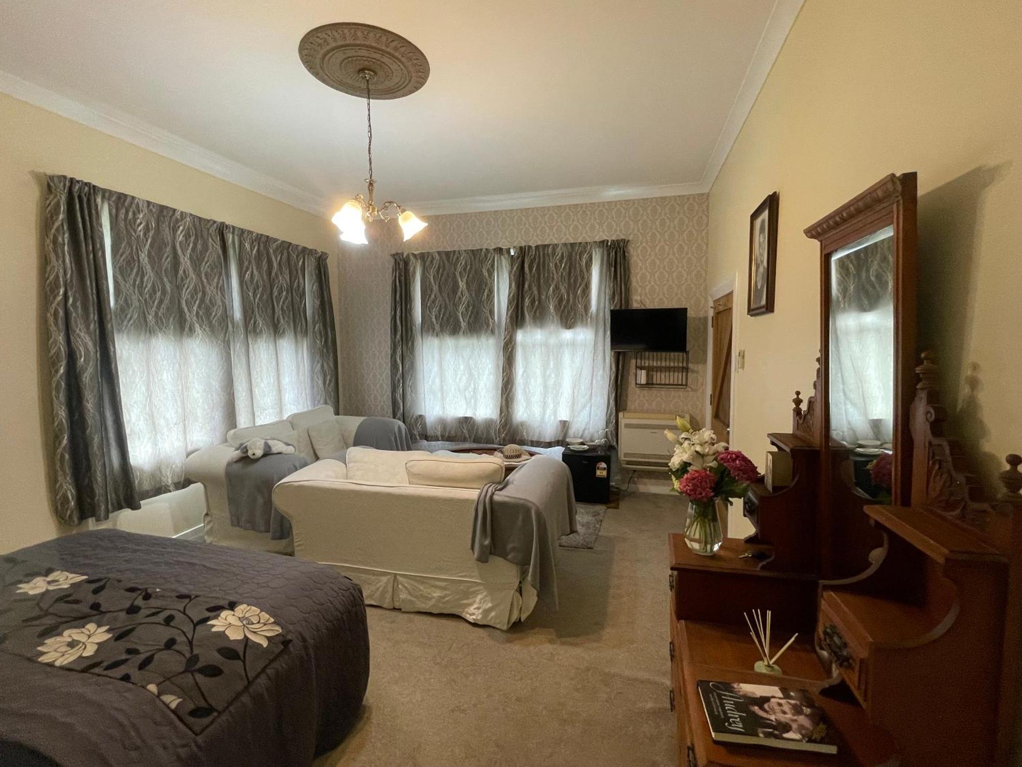 Victoria House Hotel Джералдин Екстериор снимка